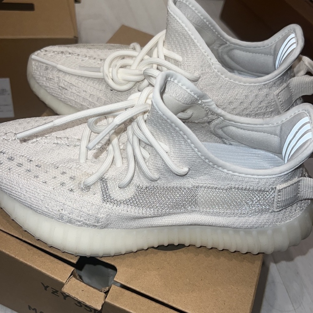 Yeezyz - Picture 4 of 7